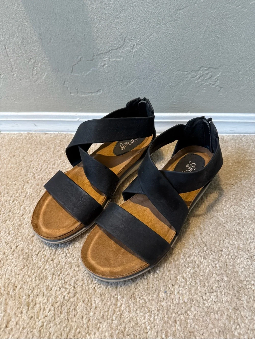 Like NEW Eurosoft Comfortable black leather sandal